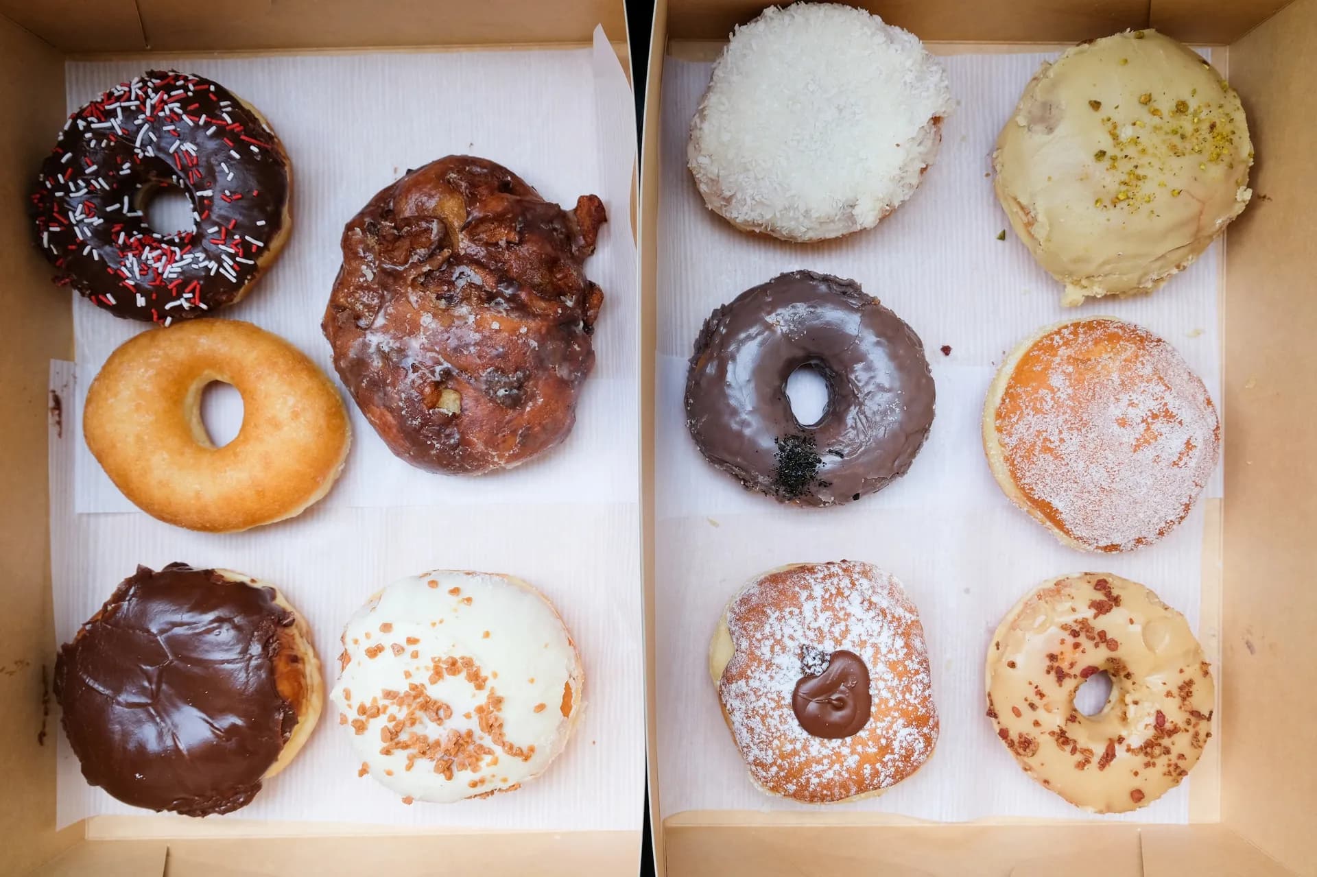 Vancouver Downtown & Gastown Donut Tour 18