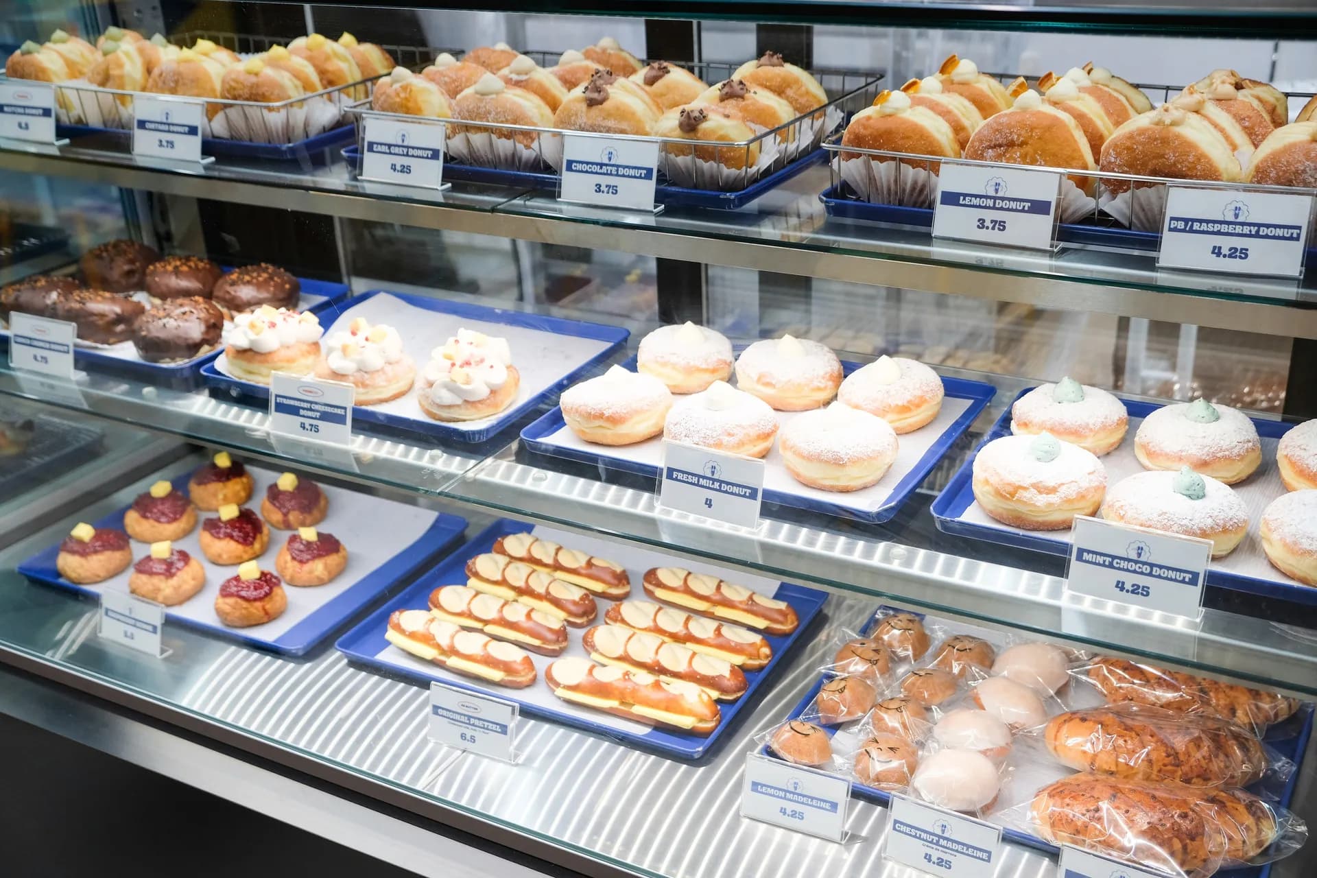 Vancouver Downtown & Gastown Donut Tour 13