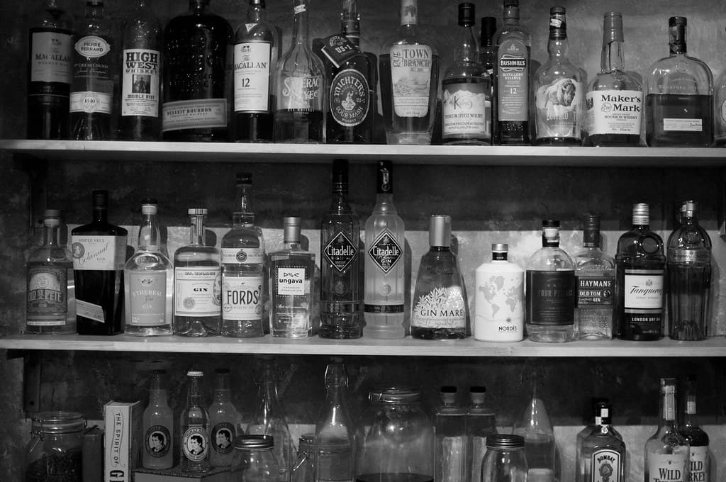 Avant-garde cocktail tasting menu